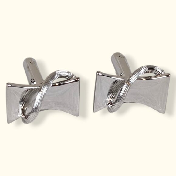 (2/$20) V. Bowtie-Like Metal Cufflinks - Picture 2 of 5
